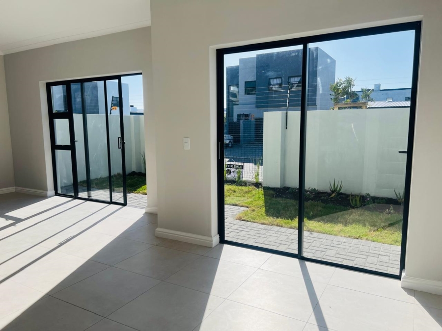  Bedroom Property for Sale in Sandown Western Cape